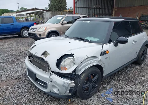 2011 Mini Cooper из США, поврежденный, VIN WMWSU3C51BT181694